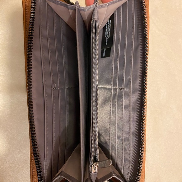 Kenneth Cole Reaction Wallet - Picture 3 of 3